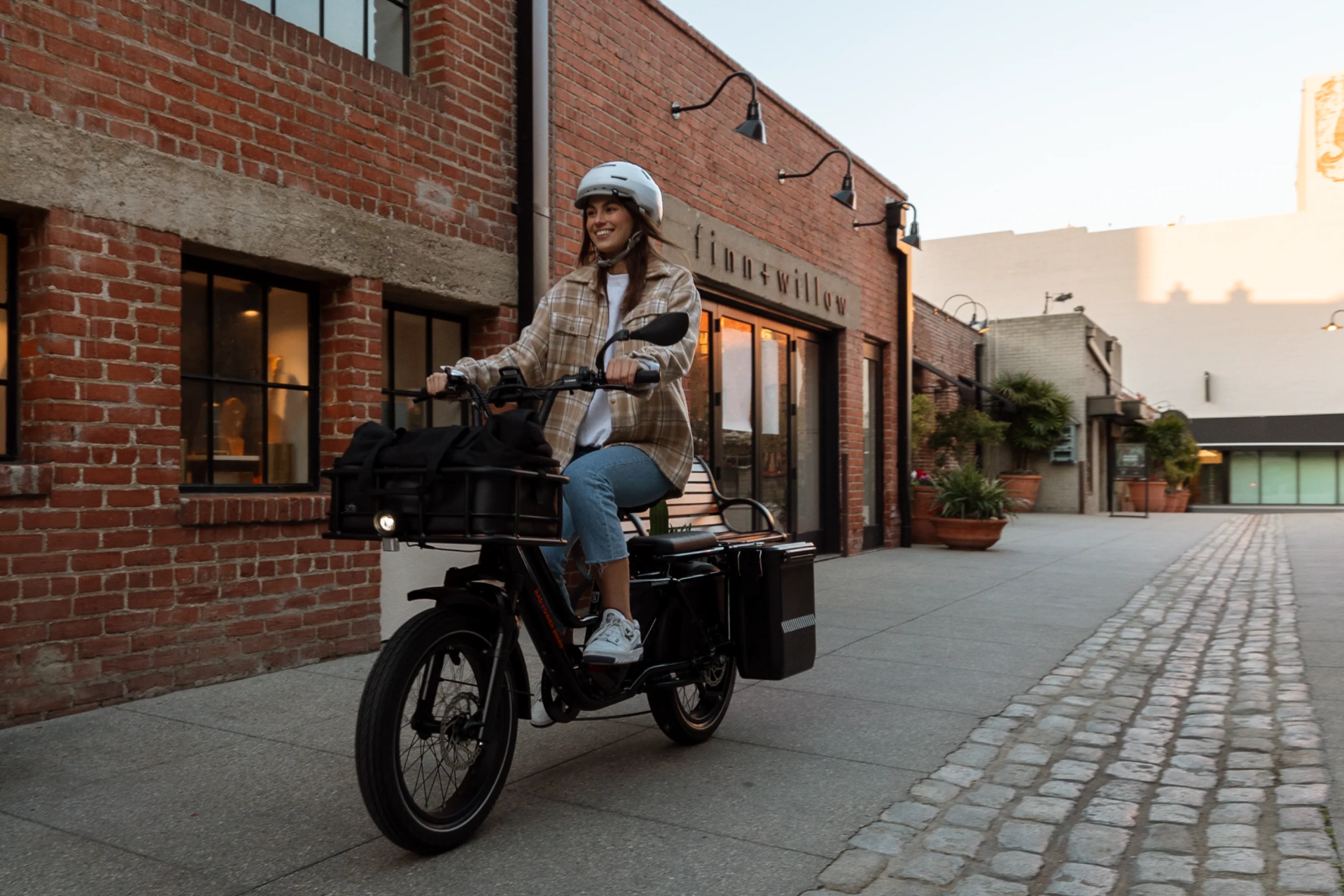 RadWagonTM 5 Electric Cargo Bike - Metallic Blue - Image 5