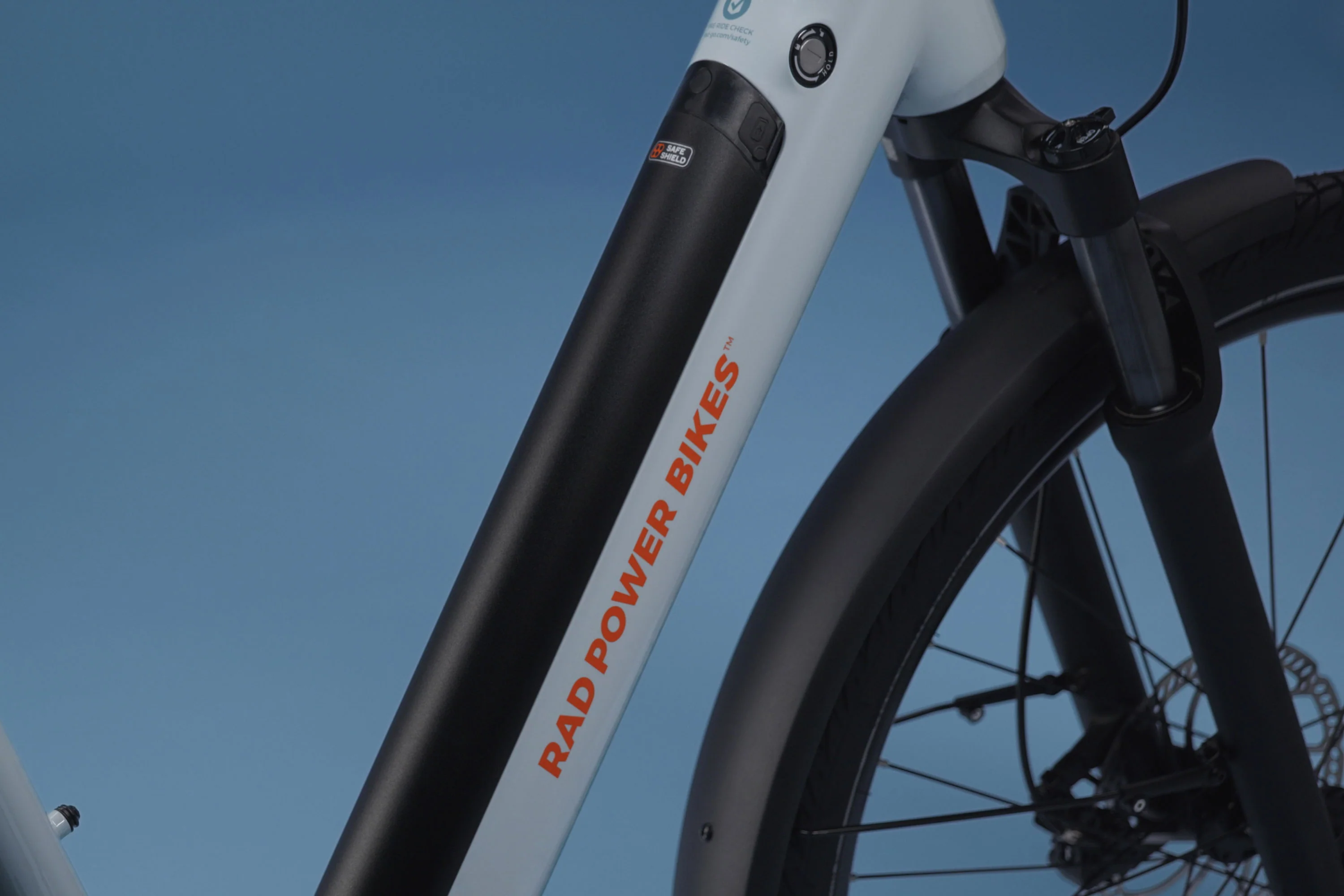RadKickTM 7-Speed Electric Lightweight Bike - Image 6