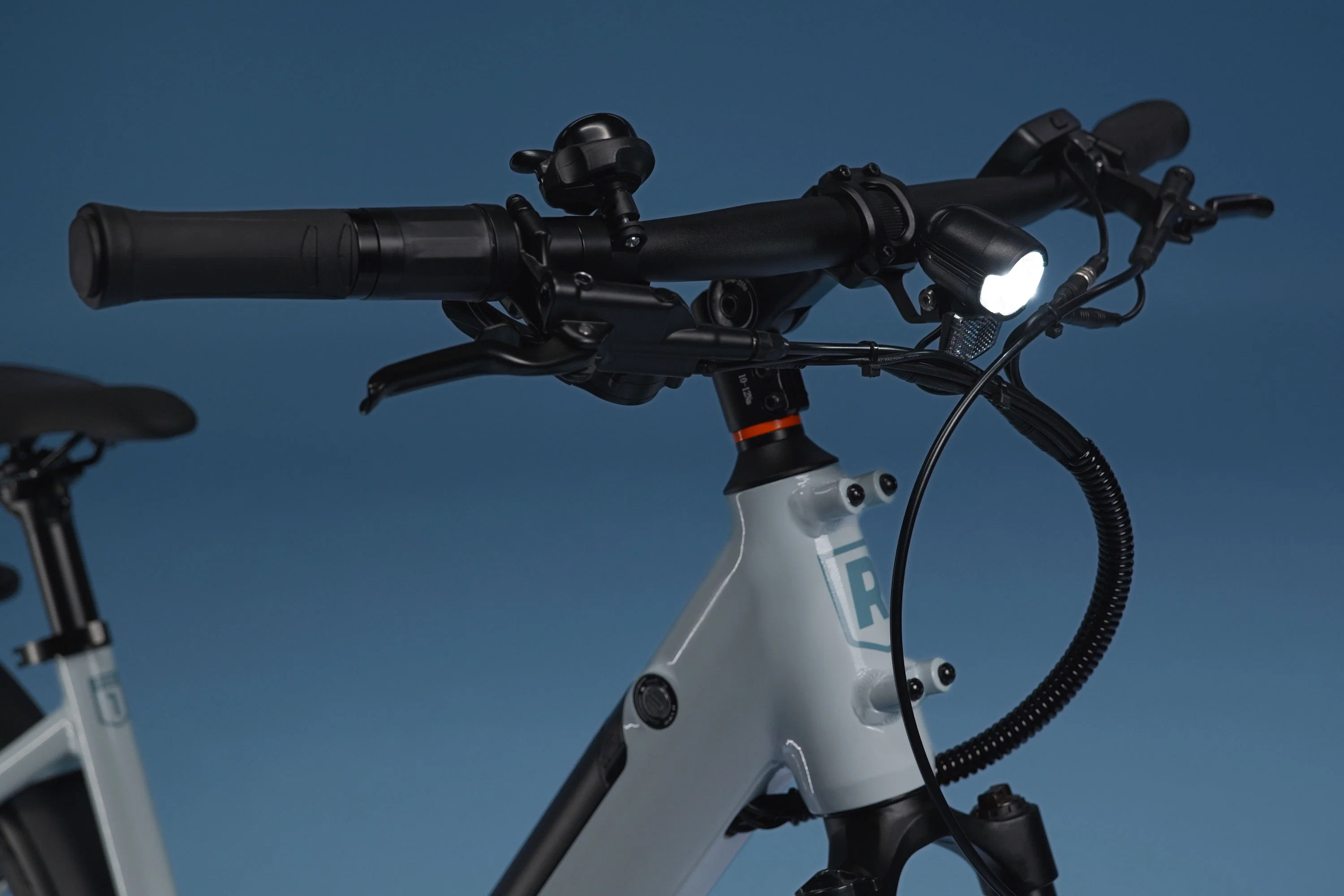 RadKickTM 7-Speed Electric Lightweight Bike - Image 8