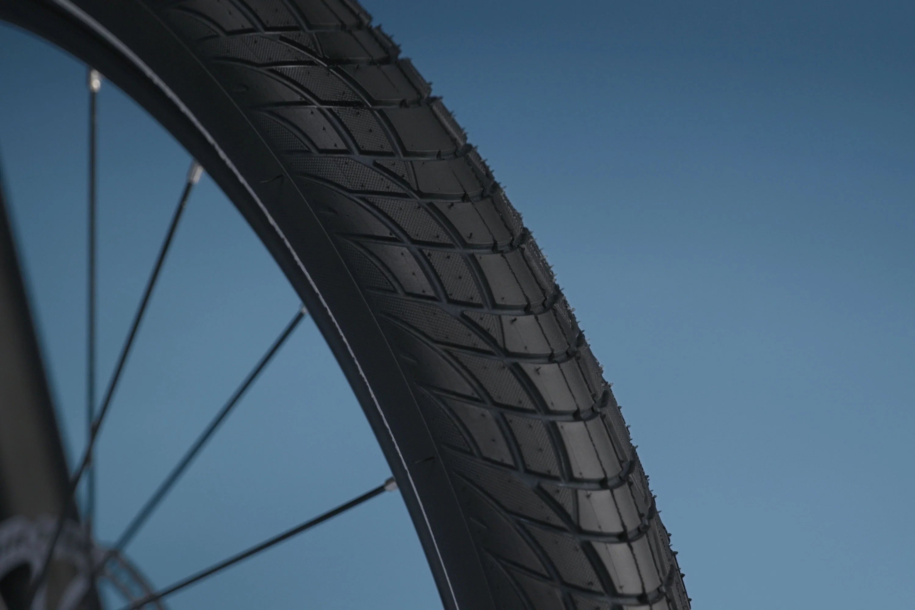 RadKickTM 7-Speed Electric Lightweight Bike - Image 9