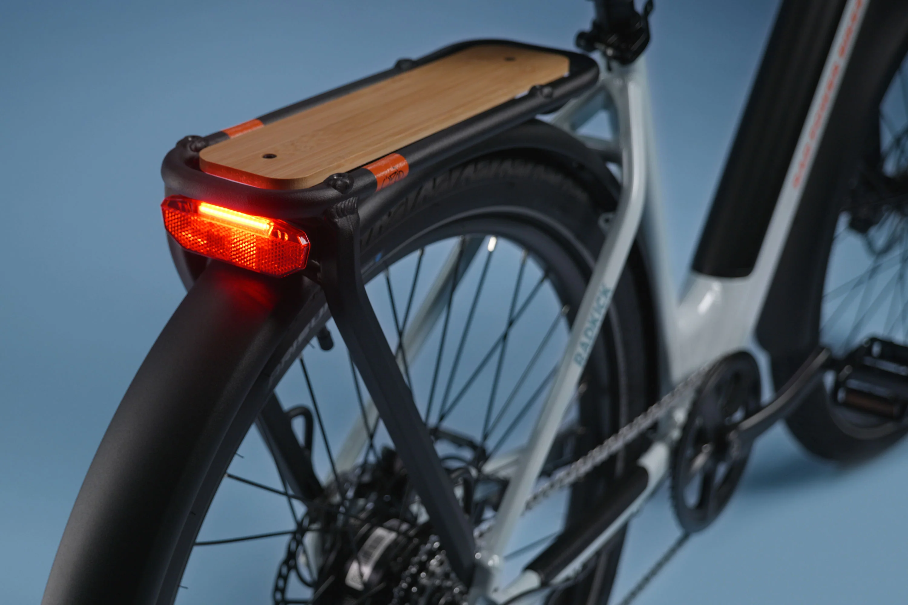 RadKickTM 7-Speed Electric Lightweight Bike - Image 7
